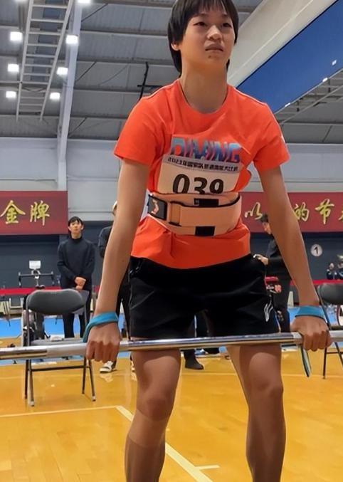 一个月没露面，全红婵变化惊人，脸颊消瘦、双眼无神，让人好心疼