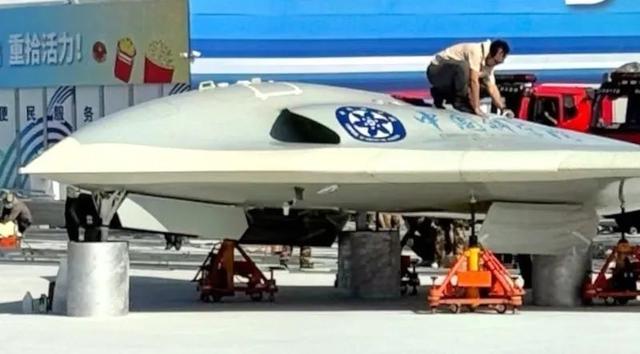 中科院闷声干大事？新款飞翼无人机低调亮相航展，或改写空战规则
