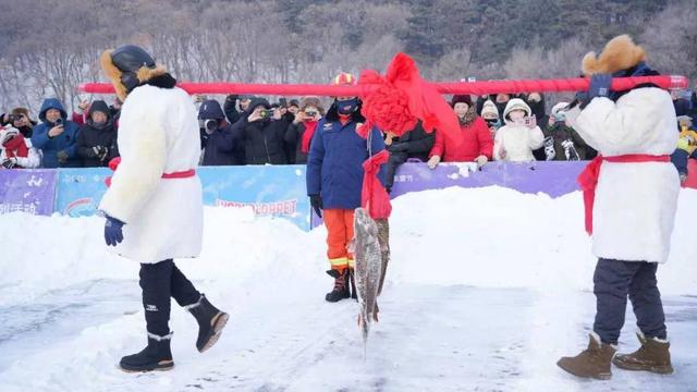 头鱼10888元成交！净月潭首届“潭鱼飞雁”冬捕活动启幕