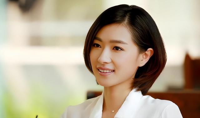 因长得太漂亮被导演狂追，却因拒绝追求无戏可拍，今搭档胡歌走红