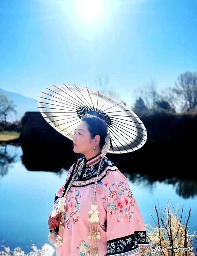 她曾是最美农村妇女演员 40多演少女 如今不拍戏，云南旅游成胖可爱