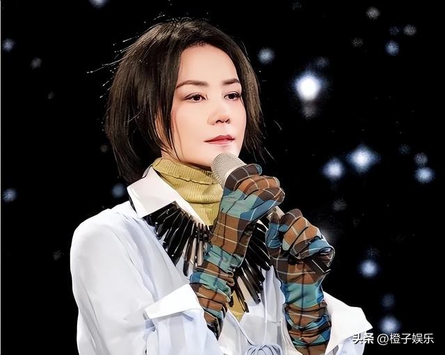 王菲和窦唯离婚26年，当初人人看好的一对，是怎么分开的？