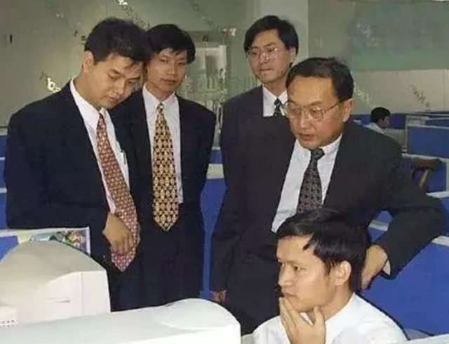求伯君的“神作”回归C位，竟让微软“全家桶”坐立不安？