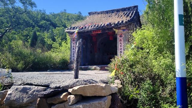 牛山寨-三帽山-三清观-金华寺-情人谷，28公里的穿越线，美哉险哉