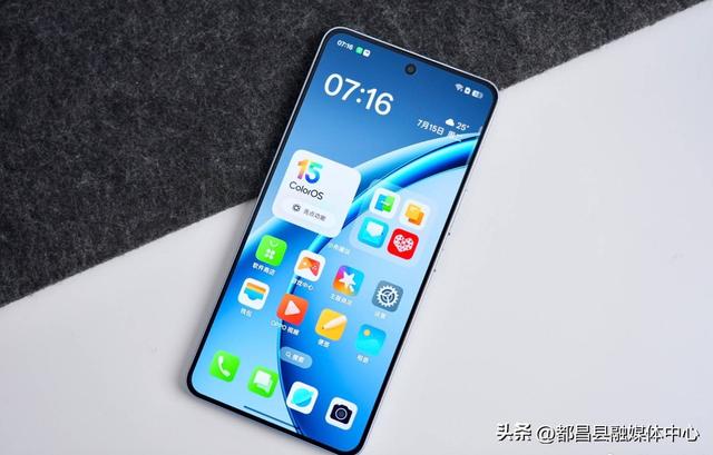 OPPO“乱套了”？骁龙8sGen4+7000mAh+IP69防水，256GB才卖1699