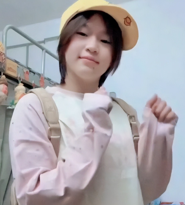 全红婵归队了！她变化真大，身材高挑颜值抢眼，留了长发气场强大