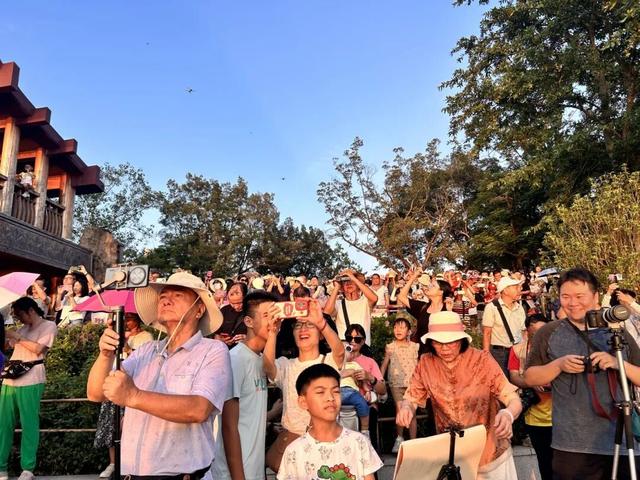 “卧佛含丹”天象奇观返场！最佳观赏期就是现在，这些人可免票进场→