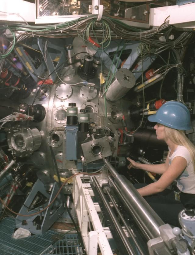 推开44吨的秘密：关于那扇“世界最重之门	”的硬核往事