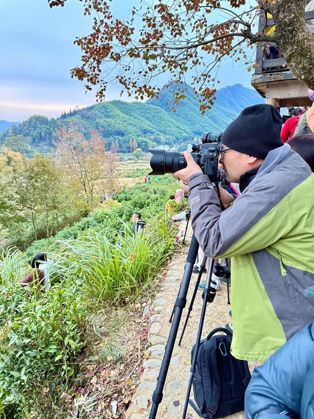 等待日出(黟县宏村镇卢村与奇墅湖)