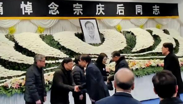遗产风波沸沸扬扬，“一声不吭”的宗馥莉，终于不再顾忌所谓体面