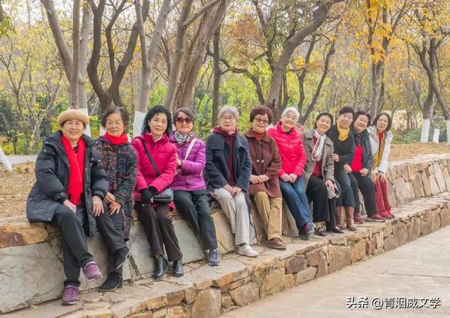 盘龙悠远银杏黄 水中学友情谊长