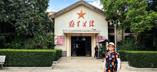 什么级别的军人，可以住军区大院？不是军人可以住吗？