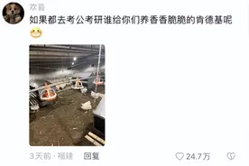一位少年边吃面边流泪满面，看着心疼，网友们的留言太暖心了。图片
