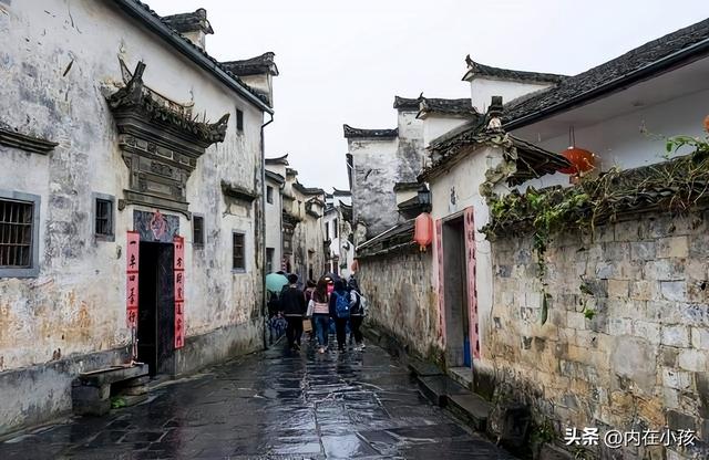 景区“人海围城”真相：谁在挤爆我们的假期？