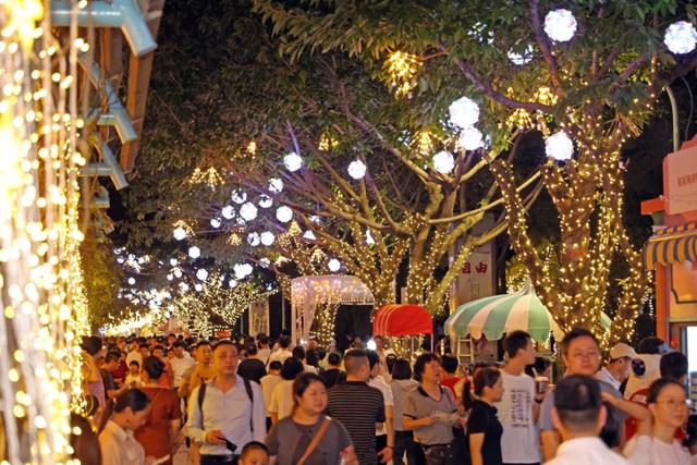 花灯、演出、灯光秀……送地铁票、鸡腿！跨年夜就到园博苑来！