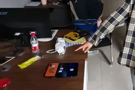 小夫妻自导自演，制售“私房视频”卖钱，获巨额收入！图片