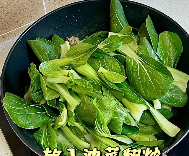 3分钟搞定家常下饭菜！肉片辣椒炒油菜，鲜辣开胃配3碗饭