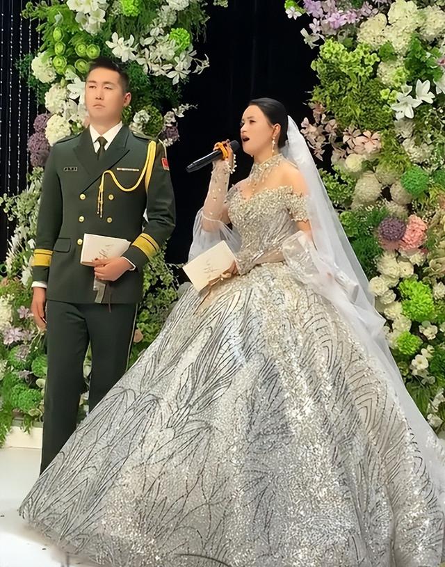 张自轩婚礼曝光！新娘强势	、拒他两次亲密动作，岳父现场送车和卡