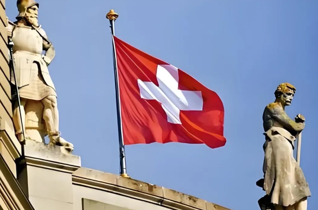 历史开了个玩笑！先倒下的不是乌克兰，而是百年中立的瑞士？