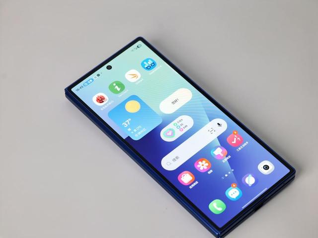 减重成功的折叠屏标杆 三星Galaxy Z Fold7体验再升级