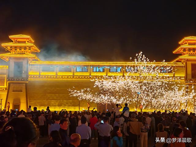 铁火映山河 中俄共华章 云梦国庆夜空中绽放文明对话