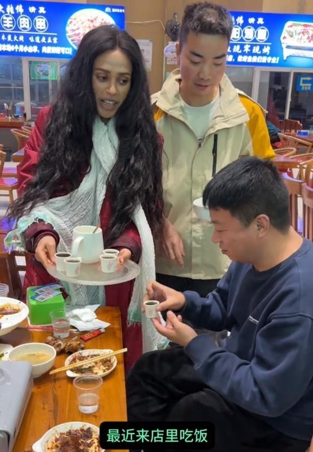 河南小伙娶非洲女模特，颜值逆天身材傲人似舒淇，彩礼只要1万元