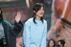 43岁的孙俪终于放弃她显土又显老的微商头了！直接年轻了20岁图片
