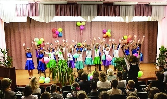 又一个乌克兰！全面去俄化，不准再叫将军，只能叫突厥军衔