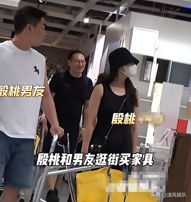 她是演员中的女富豪，豪车多的开不过来，如今45岁却活得像20岁