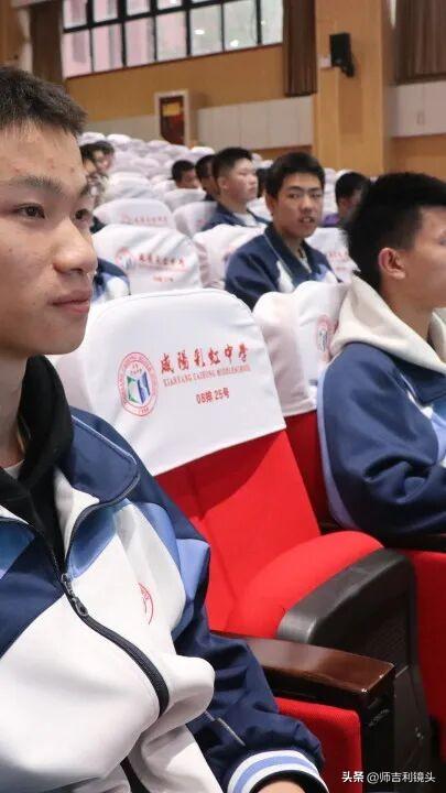 西安交大张旭瑞教授为咸阳彩虹中学师生作科普报告