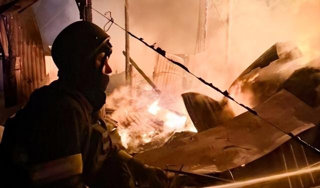 天崩地裂！13000公里时速，导弹爆炸温度数千度：普京真掀桌子了