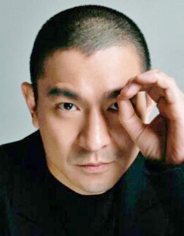 不建议50+男人留的发型！自以为洋气，实际叔味很重	，油腻感十足