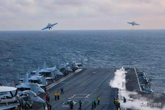中美航母博弈升级！中国正式进入三航母时代，美国航母出现异动