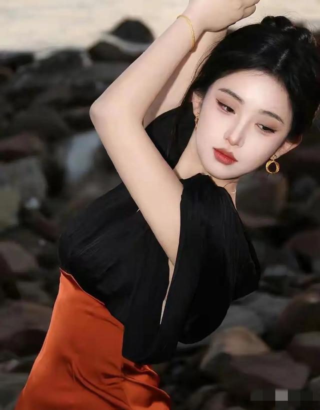 河北唐山一校花	，172cm身高，肤白貌美，身材也很顶级	，太美啦