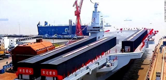 中国。被骗了？当我们猛造航母的时候，美国却开始重点打造两栖舰