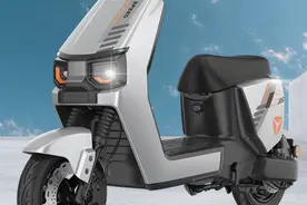 雅迪、台铃新车亮相，配20W快充，双碟刹，48V跑100公里！图片