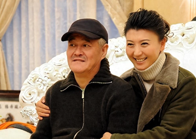 闫学晶丑闻再曝！一人已被拘留，婚变内幕被扒	，亲手拔父亲氧气管