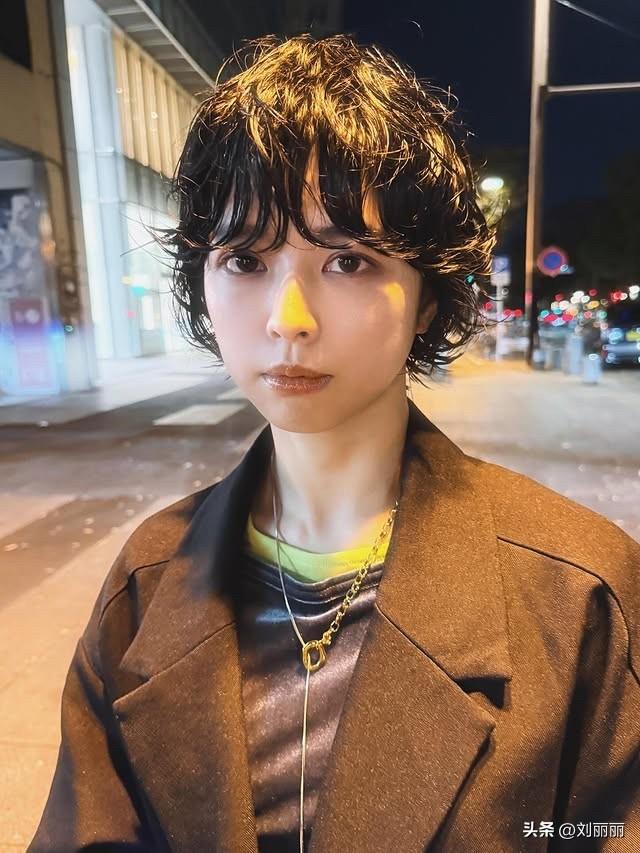 日系慵懒卷发：解锁松弛感，适配所有风格的氛围感神器