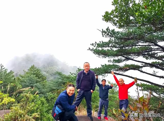石转风吟处，仙磨寄情思——登十二渡水长老峰记