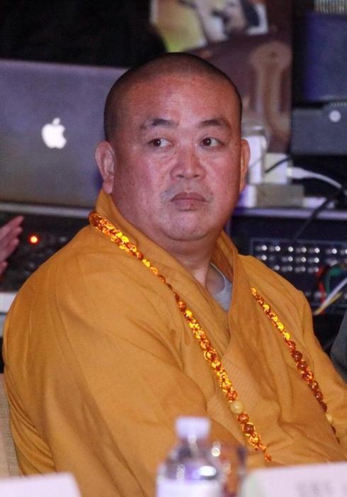 释永信混乱私生活被曝！与多女有不正当关系，曾被情人勒索400万