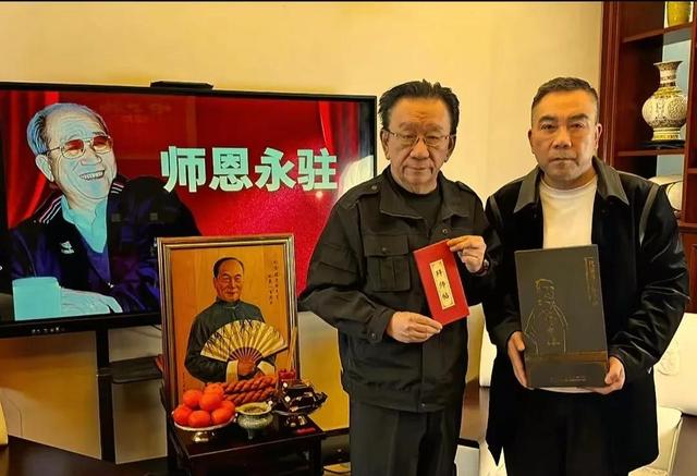 79岁侯耀华晚年凄凉！独居北京无保姆照料，家里脏乱差环境寒酸