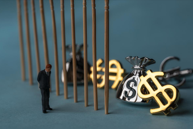 10月黄金疯了！买黄金还是黄金股？普通人入手前，先看懂这一点