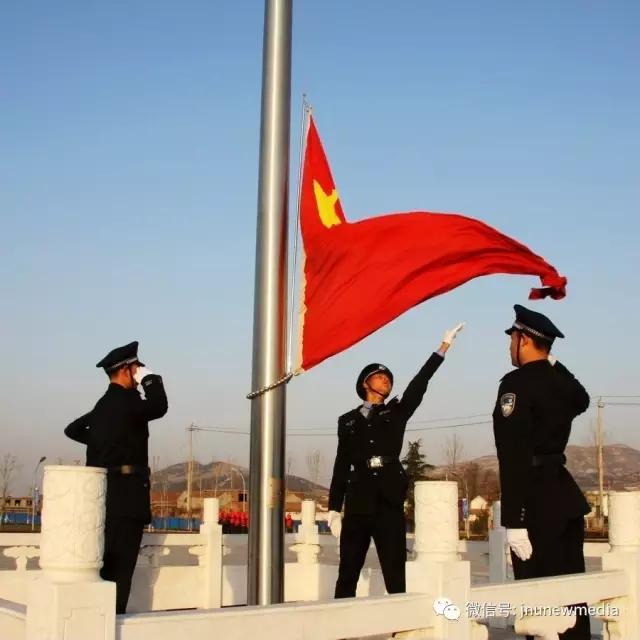 老外到北京看升国旗:穿越30年时空,重写《共和国的早晨》
