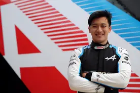 中国F1第一人，首次站上中国赛道图片
