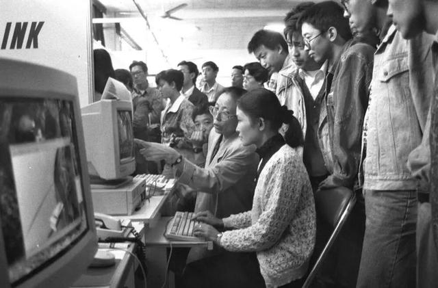 中国网络30年巨变：从64K到11亿网民，还记得拨“猫”的日子吗