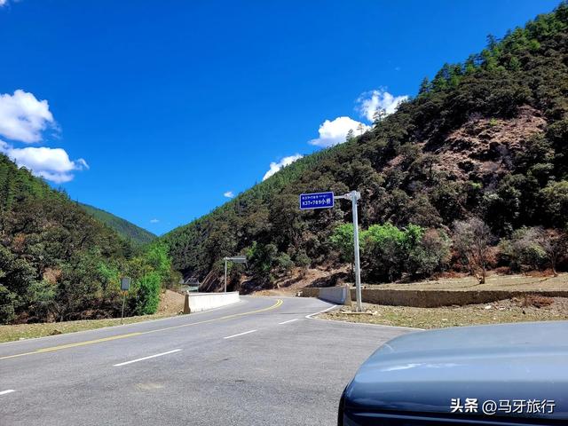 出四川进云南到达梅里雪山观景台