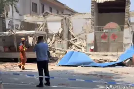 安阳林州市一处危房倒塌？ 官方辟谣:是危房拆迁图片