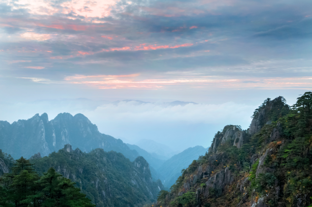 黄山秋色与云海同框的浪漫时刻 | 皖美冬日 | 第十五届安徽国际文化旅游节