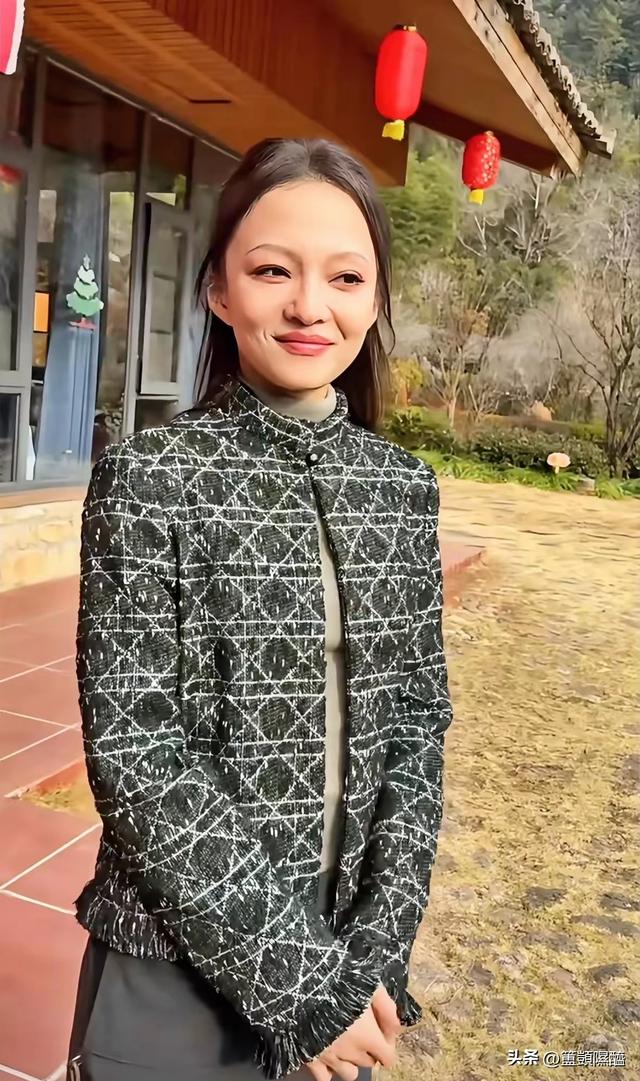 无滤镜后，唐嫣断崖式衰老，舒淇皱纹多，蒋欣和贾静雯像换了个人
