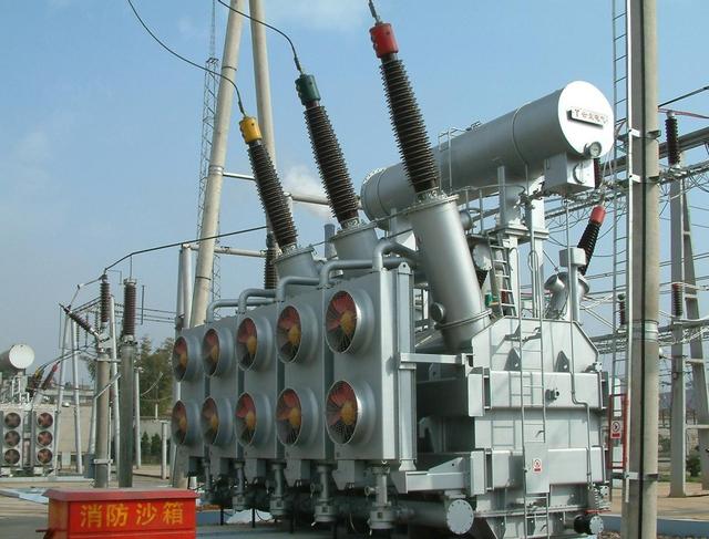 马斯克预言成真！中国变压器出口暴涨，欧美高价求购仍一货难求